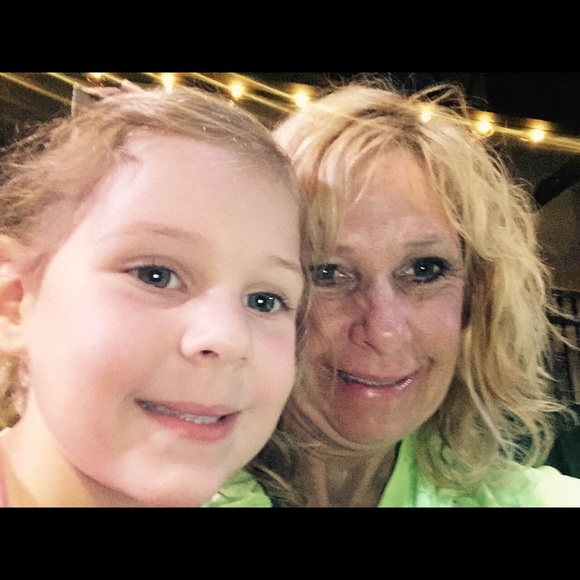 Meet your Posher, Sandra - Picture 3 of 7